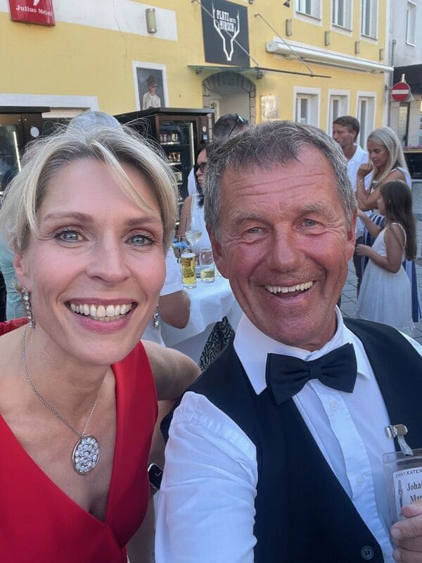 Gemeinsam mit Moderatorin Sabine Lindorfer Miss Austria 1988